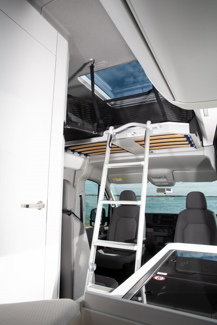 Интерьер Volkswagen Grand California 680 2019 года  (UK) (фото 11 из 21)